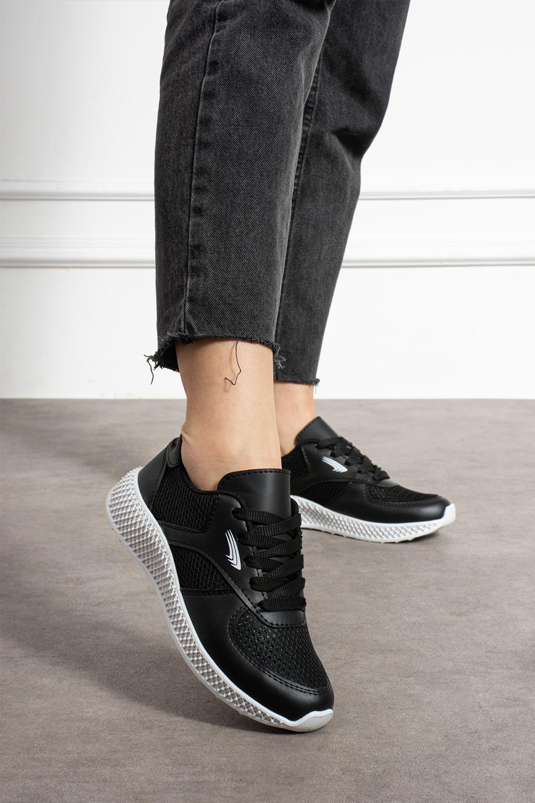 Kalın%20Taban%20Fileli%20Kadın%20Sneaker%20STC197