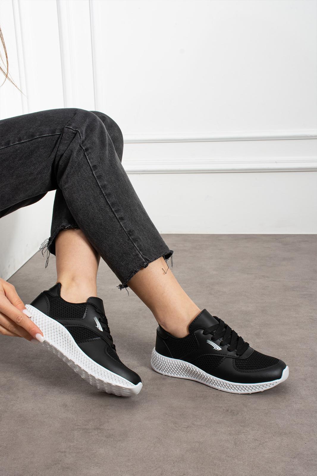 Kalın%20Taban%20Fileli%20Kadın%20Sneaker%20STC197