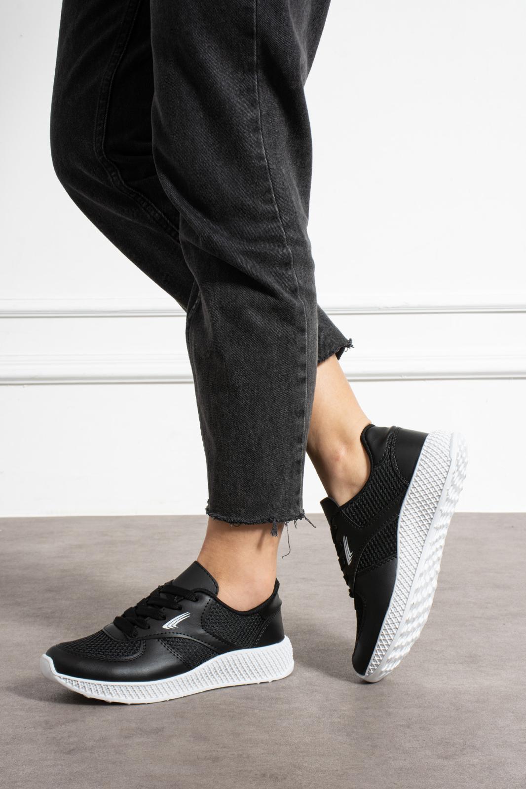 Kalın%20Taban%20Fileli%20Kadın%20Sneaker%20STC197